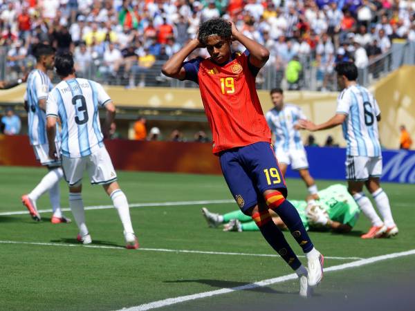 Lamine Yamal tuvo la primera acción clara del partido.