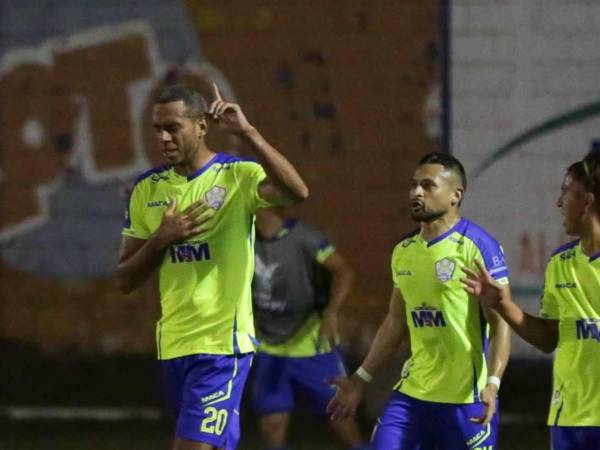 ¡Eddie acaba con Motagua y le da triunfazo al Olancho!