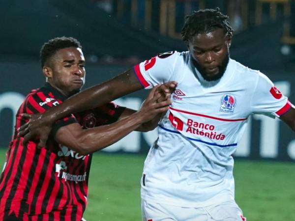 Elison Rivas, lateral izquierdo del Olimpia, fue de los mejores jugadores en el estadio Alejandro Morera Soto.