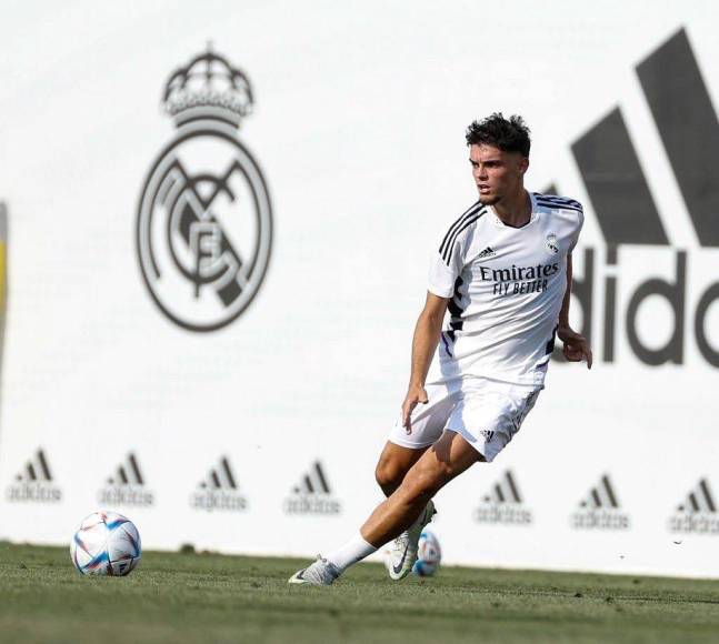 El joven lateral Miguel Gutiérrez ha sido obligado a irse del Real Madrid ya que no entra en los planes del club. El canterano no viajará a la gira por EUA ya que la idea es venderlo a un equipo de la primera división de España.