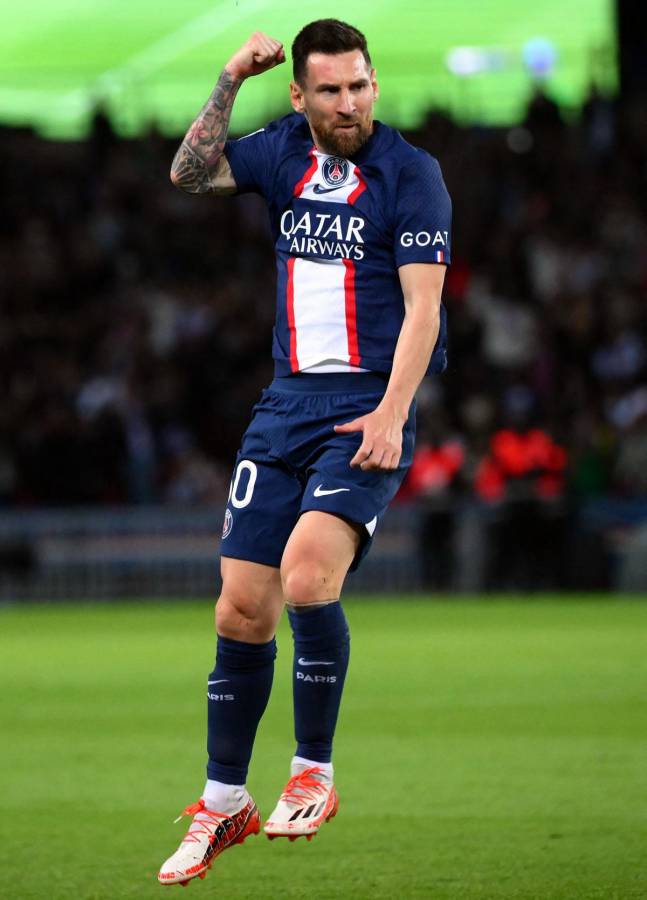 Lionel Messi celebrando su golazo de tiro libre frente al Niza.