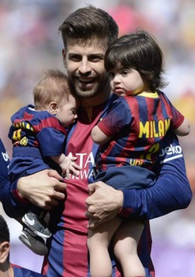 Milan en un partido del Barcelona junto a sus dos hijos Sasha y Piqué.