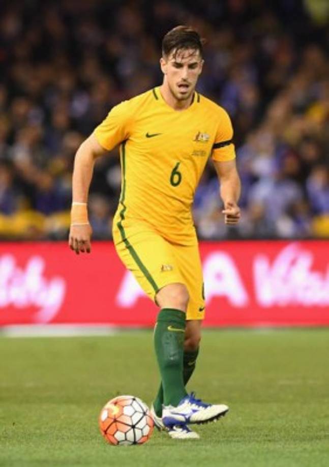 Milos Degenek: Defensor que juega en el Yokohama F. Marinos en la Liga J1 de Japón. Representó a Serbia y Australia en los niveles juveniles antes de hacer su debut internacional con Australia contra Inglaterra en 2016.