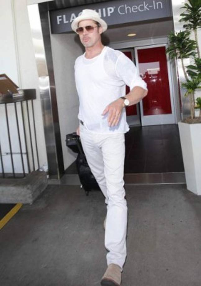 Brad Pitt llegando al aeropuerto de Los Ángeles.