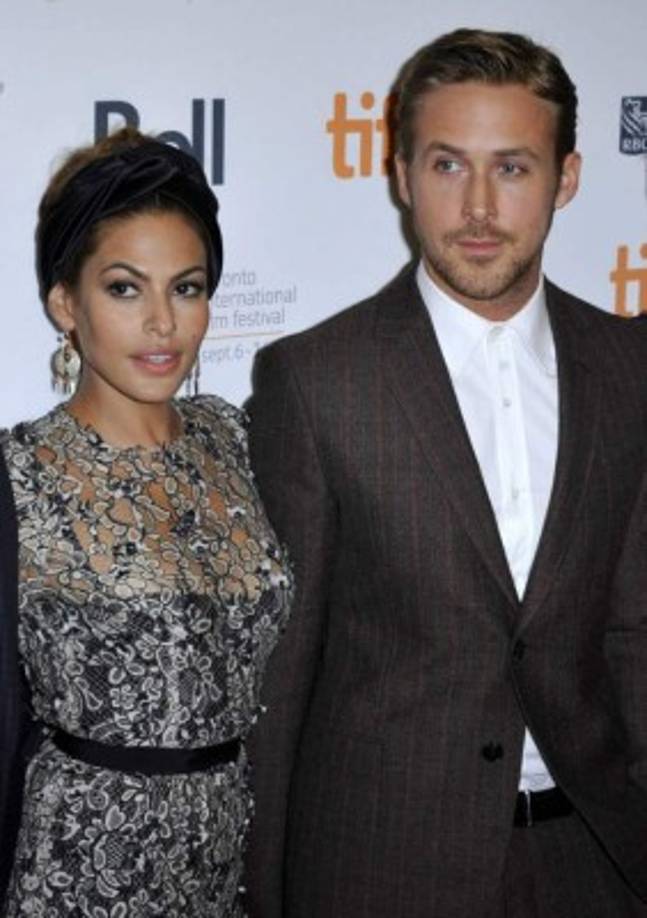 - Eva Mendes y Ryan Gosling - <br/><br/>Eva le lleva seis años al protagonista de películas como 'Blade Runner 2049' o 'La La Land'. <br/><br/>La pareja está junta desde 2011 y tienen dos hijas, Esmeralda y Amada.<br/>