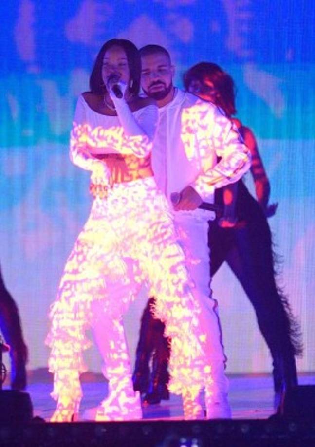 Tan candente fue el show, que el video donde la cantante de Barbados sedujo y se meneó para el rapero canadiense.