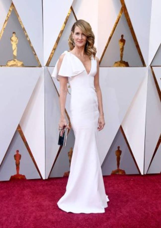 Laura Dern también apostó por el blanco.