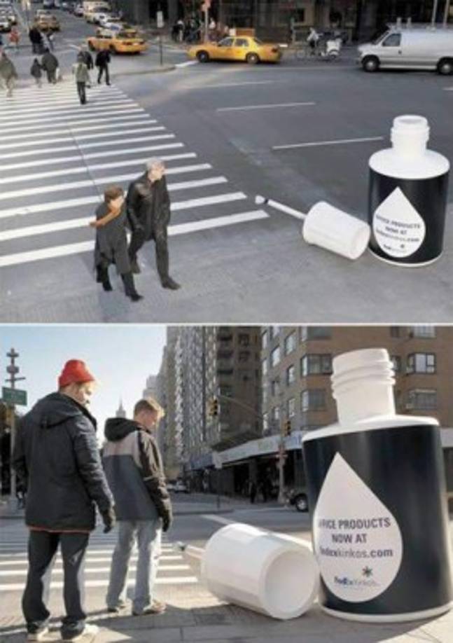 El corrector nunca fue tan original, especialmente cuando se usa en plena calle.