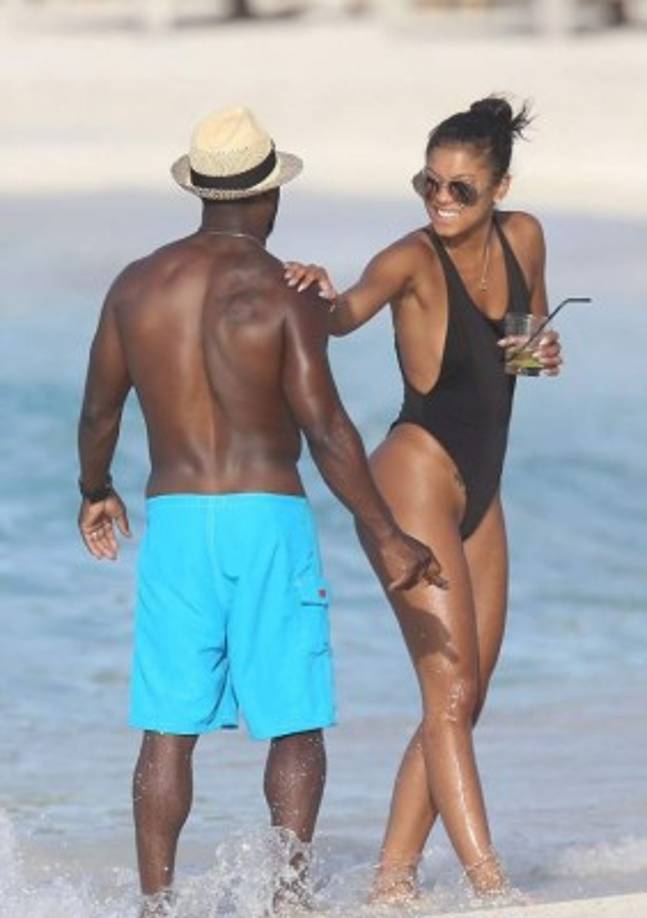 Hart, de 37 años, divulgó una foto de él y su nueva esposa, de 31, en sus respectivos trajes de boda en su cuenta de Instagram.