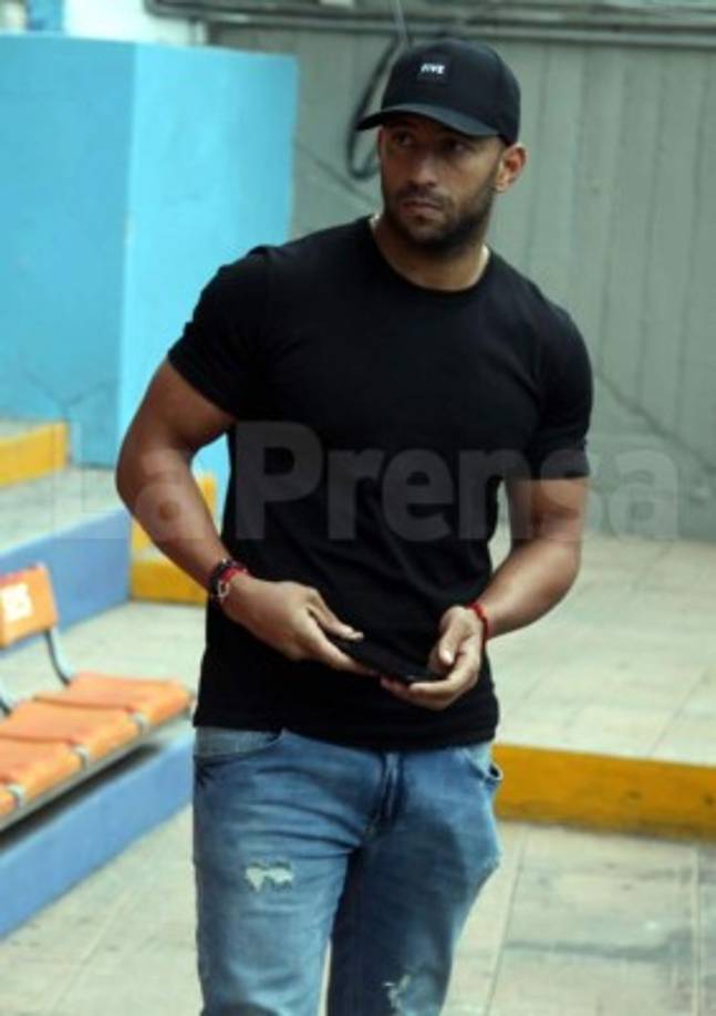 El futbolista hondureño Víctor 'Muma' Bernárdez, ex Motagua, no se quiso perder el partido.