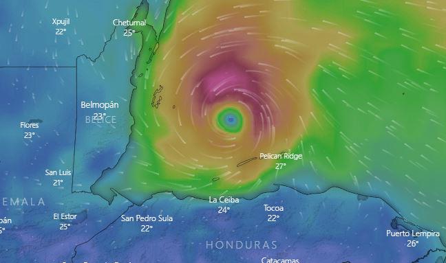El paso del huracán Lisa en Islas de la Bahía, Honduras