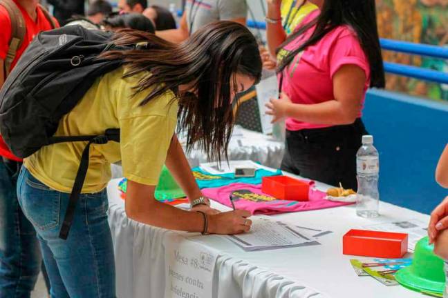 <b><span class=mln_uppercase_mln>aplicación.</span></b> Para las becas hay que presentar documentos requeridos a la Vicerrectoría de Relaciones Internacionales.<span class=mln_uppercase_mln> </span>