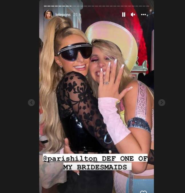  Tras bajar del escenario, Lele Pons no paró de llorar y de ser felicitada por varios famosos, incluyendo a Paris Hilton, a quien ya anunció como su dama de honor a través de sus historias en redes sociales.