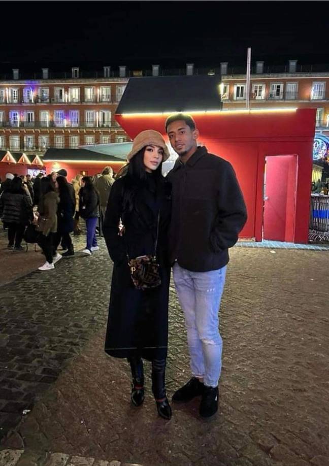 El ‘Choco’ Lozano también posó con su bella novia modelo Joselinn Silver en la Plaza de la Villa de Madrid, España.