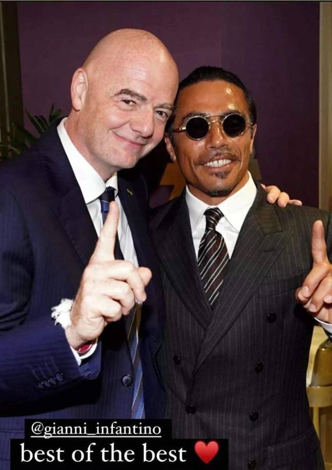 Salt Bae se fotografió con el presidente de la FIFA, Gianni Infantino.