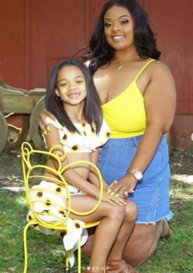 A pesar de que lucen idénticas, la pequeña no tiene nada que ver con la intérprete de 'Diamonds'.