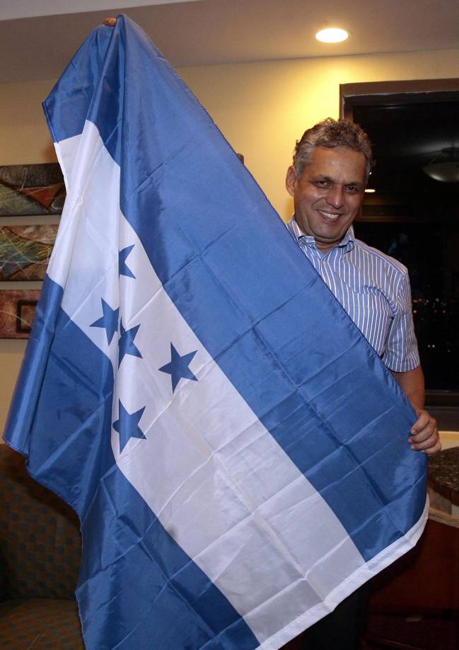 Nacionalizado - Porfirio Lobo Sosa le otorgó la nacionalidad hondureña luego de la clasificación al Mundial de Sudáfrica 2010.