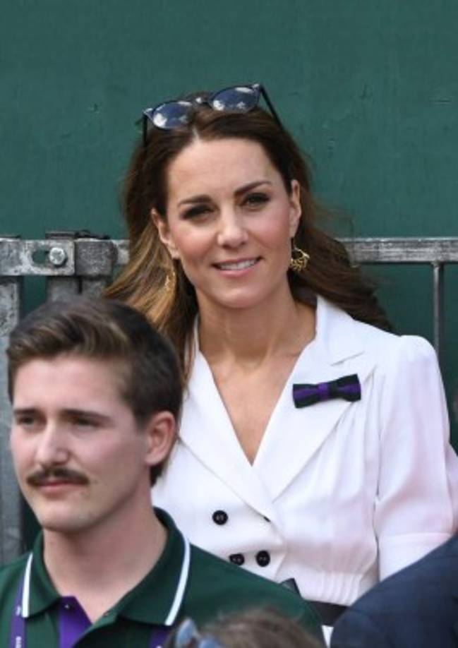 Kate mantuvo sus accesorios y maquillaje al mínimo.<br/>