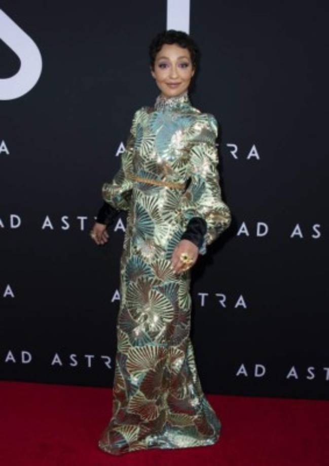 La actriz Ruth Negga engalanó la alfombra con su presencia.