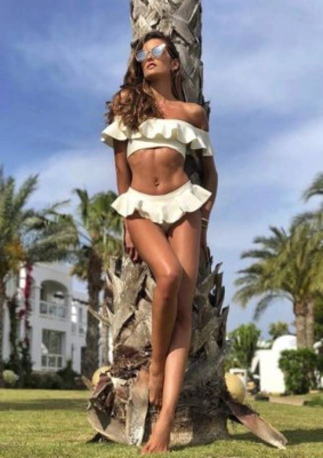 La modelo también es embajadora del Instituto de Investigación de Diabetes y es activista contra el bullying. 'Cuando era niña mis compañeros me molestaban por que era demasiado delgada y alta, me llamaban jirafa', dijo. Su vida cambió cuando a los 14 años fue descubierta por un cazatalentos en un supermercado.