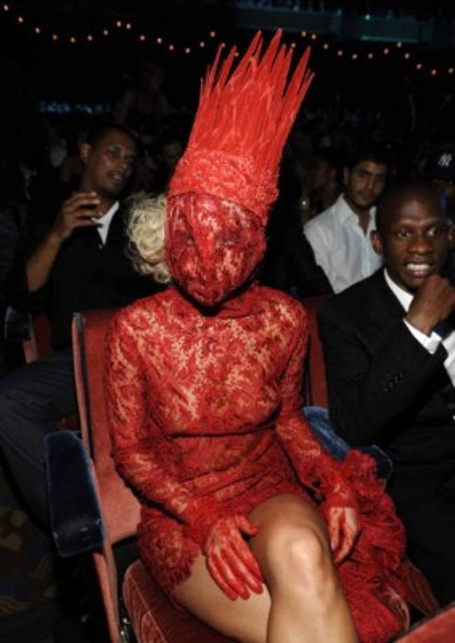 Este diseño usado para una premiación, fue bautizado como 'menstruación'.