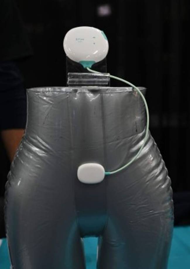 Las aplicaciones móviles están a la orden del día y esta en particular, conectada con su respectivo sensor, medirá el grado de líquido acumulado e la vejiga e informa al usuario cuando ya sea el momento de ir al baño.