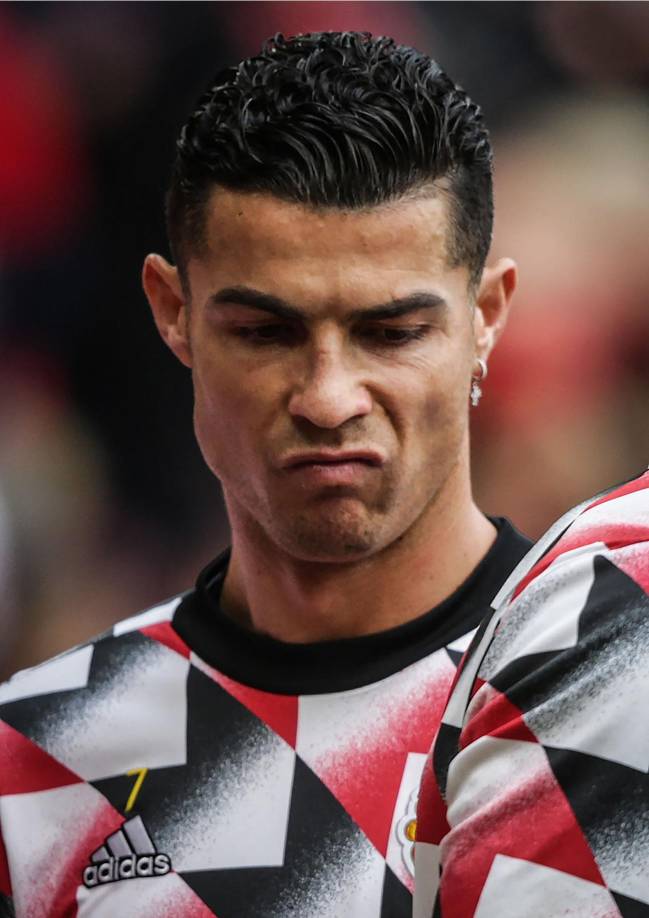La cara que tenía Cristiano Ronaldo durante el calentamiento previo al inicio del partido.