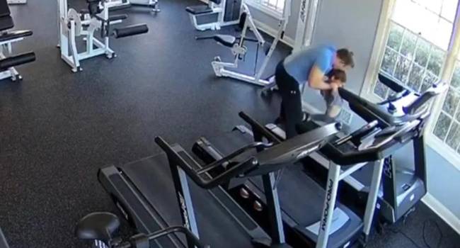 Un video que se ha viralizado en redes sociales muestra a un padre obligando a correr a su hijo de seis años en un gimnasio de Nueva Jersey.