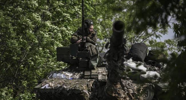Los países occidentales han suministrado armas a Ucrania, incluyendo artillería, misiles antiaéreos, armas antitanques y otros potentes equipos.