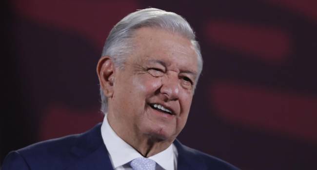 AMLO defendió la libertad religiosa después de la polémica por una playera con la imagen de la Santa Muerte de un ciudadano que apoya al mandatario.