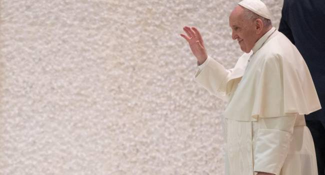 El papa Francisco a su llegada a la audiencia general de los miércoles, ayer, en el Vaticano.