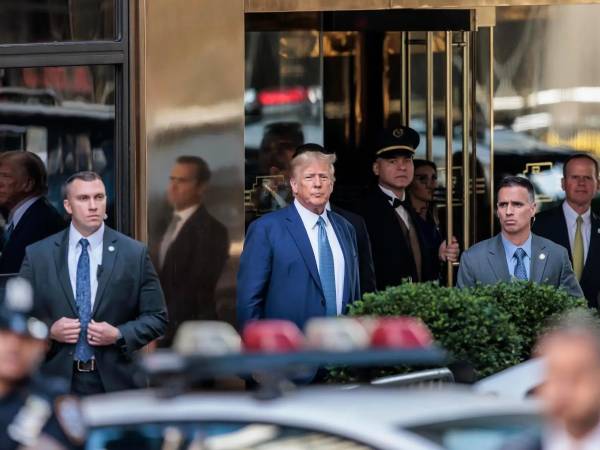 El presidente de Estados Unidos, Donald Trump, regresa este viernes a Escocia para una visita de cuatro días centrada en sus campos de golf de Turnberry y Menie, en un viaje 'semiprivado' que ha generado un amplio despliegue policial, una oleada de críticas y protestas convocadas en varias ciudades.