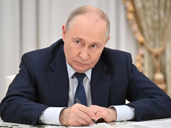 El presidente ruso, Vladímir Putin, durante una reunión el lunes 28 de septiembre en el Kremlin de Moscú, Rusia. EFE/EPA/VYACHESLAV PROKOFYEV / SPUTNIK / KREMLIN POOL