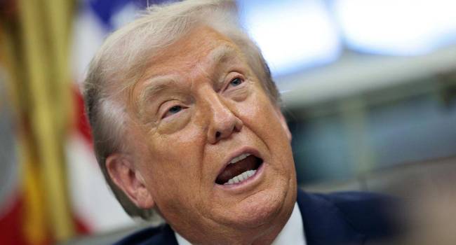 El presidente de EE.UU., Donald Trump, habla durante una ceremonia en el Despacho Oval de la Casa Blanca, en Washington D. C., el 11 de diciembre de 2025.