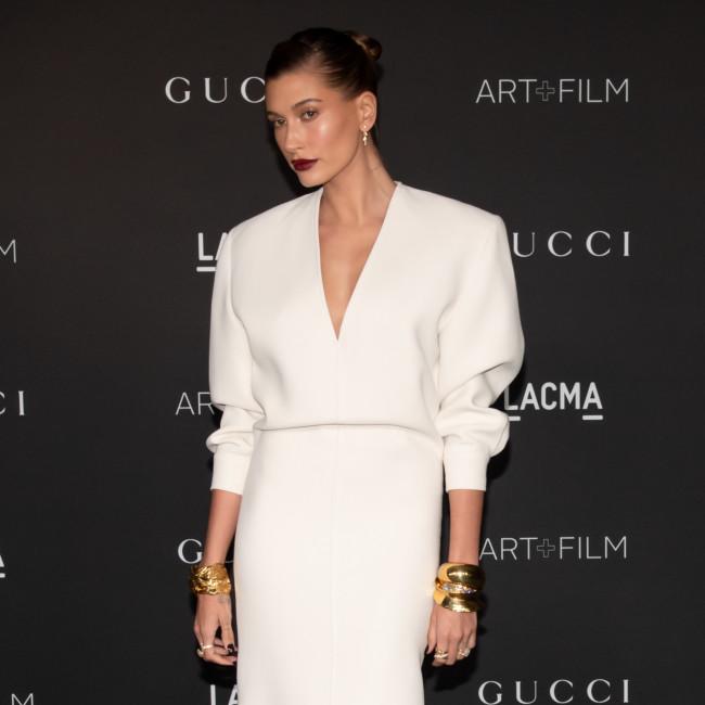 Hailey Bieber desmiente los rumores de embarazo con una dura confesión