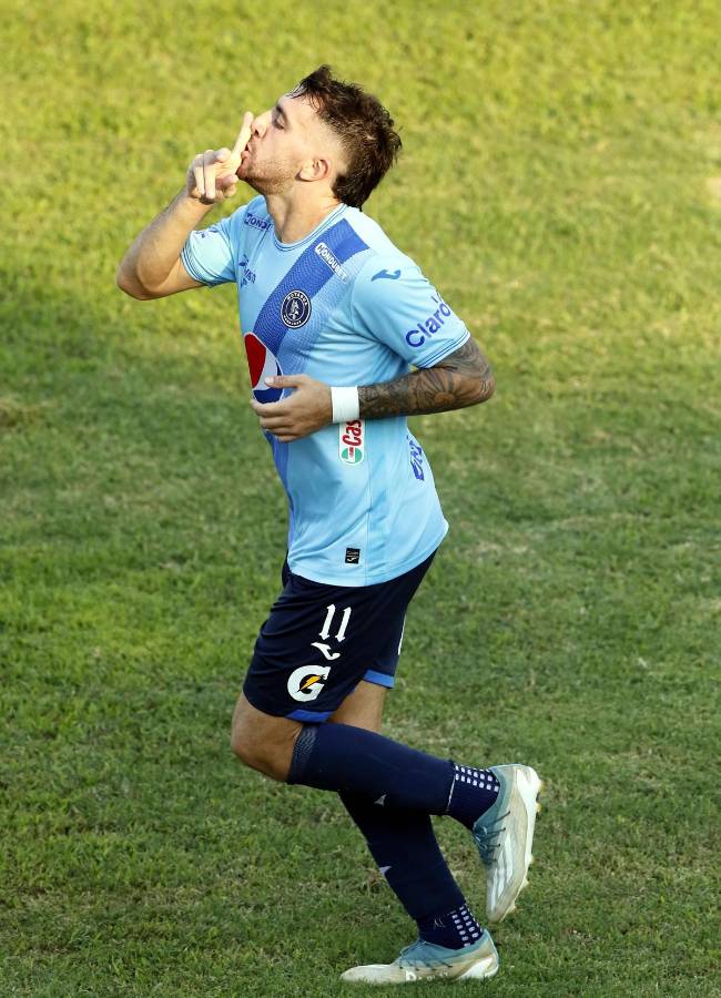 El delantero argentino está haciendo su camino con el Ciclón Azul.