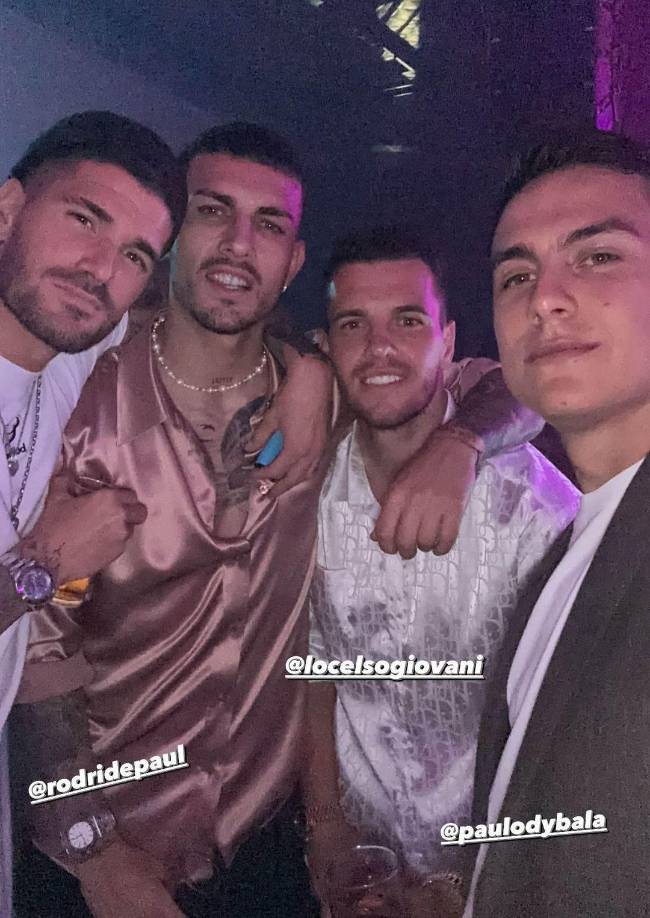 Rodrigo de Paul, Leandro Predes, Lo Celso y Paulo Dybala en la fiesta íntima que tuvieron la noche del sábado.