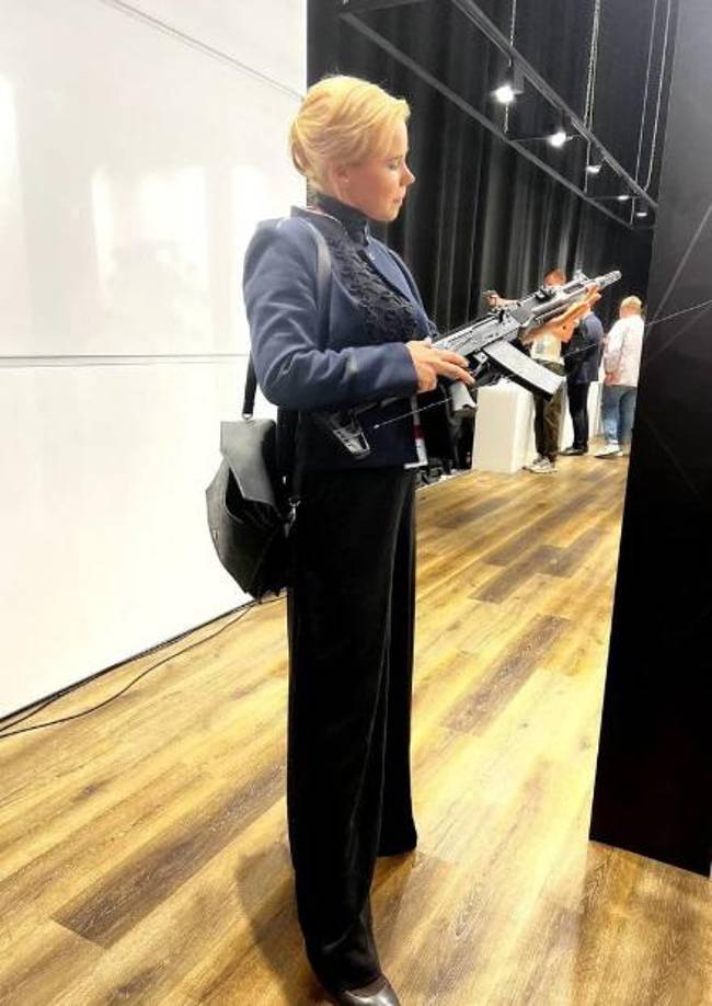 Según el digital Gazeta.ru, que cita un canal de Telegran, Duguin tenía previsto regresar a Moscú en coche de su hija, pero cambió de opinión en el último momento.