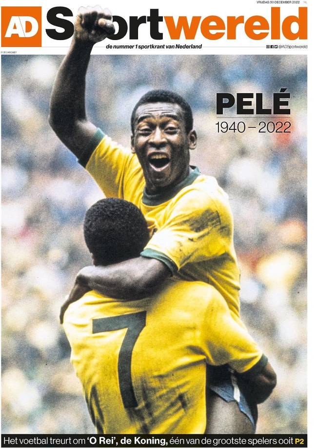 Portada del diario ADSportwereld (Países Bajos) - “Pelé, 1940-2022. El fútbol está de luto por ‘O Rei‘, uno de los mejores jugadores de todos los tiempos”.