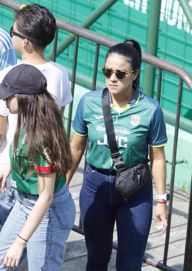 Las chicas que adornaron el derbi Marathón-Real España en el Yankel