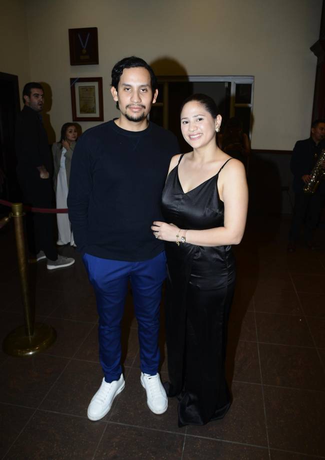 Bladimir Juárez y Flor Muñoz.