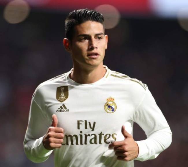 El destino de James Rodríguez puede estar en la Premier League, donde su representante Jorge Mendes mueve sus fichas para que el colombiano llegue al Manchester United, según Mundo Deportivo.<br/><br/>El cafetero tiene muchos clubes interesados en su fichaje pero el agente de James estaría apretando al jugador para que acepte la oferta que habría presentado el club inglés ya que se trata de un equipo en el que podría mantener su actual salario y que además podría pagar una buena cifra al Real Madrid.