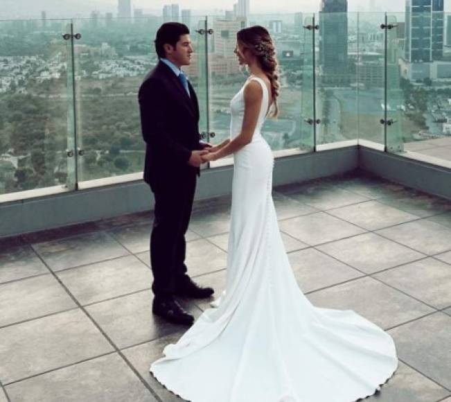 Después de haberse hecho público, García publicó en sus redes sociales fotografías de la unión, y su justificación de haber realizado la boda en secreto.