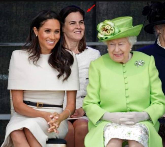 Renuncias masivas<br/>A Meghan se le atribuyó la renuncia de varios asistentes a su cargo, incluso de otros miembros del staff de la familia real que habían estado con el palacio por décadas, como la antigua asistente personal de la reina Isabel II, Samantha Cohen. <br/>
