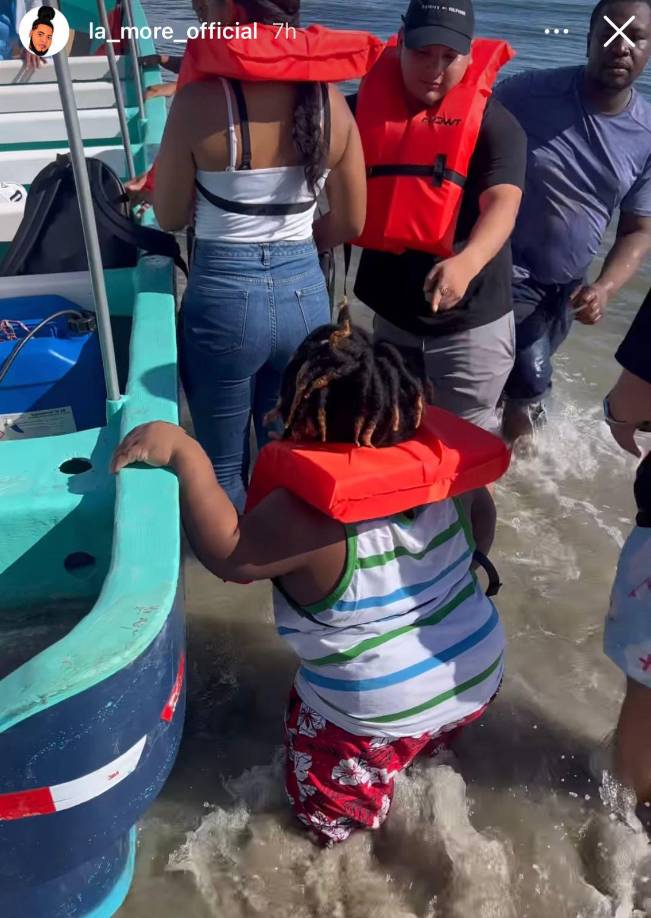 En las primeras imágenes compartidas en sus historias de Instagram se pudo observar la alegría del joven Saúl con su nuevo empredimiento y rodeado de sus más íntimos amigos con quien comparte contenido en sus plataformas digitales.