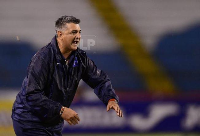 Diego Vázquez le abre las puertas de la Selección a Benguché y revela el tiempo de su contrato