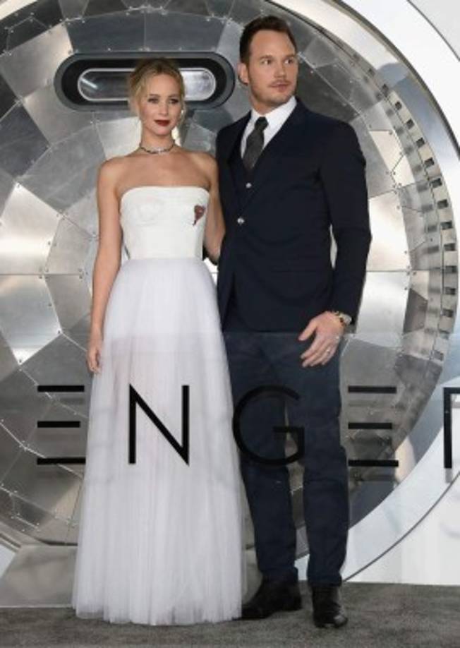 Para su última premier en Los Angeles, eligió un delicado diseño de Dior con falda de tul y corte palabra de honor que combinó con zapatos de Christian Louboutin.