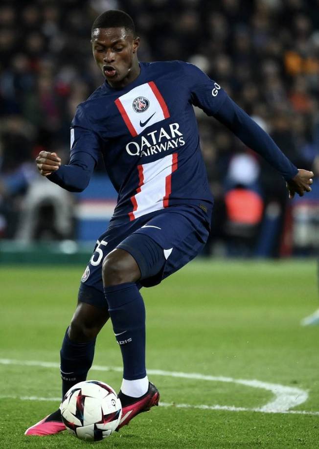 Nuno Mendes: Lateral por la banda izquierda.