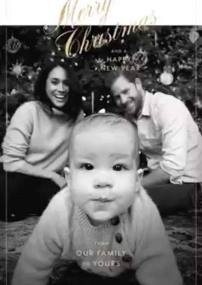 Hace unos días Meghan Markle y el príncipe Harry, duques de Sussex, compartieron su primera postal navideña con Archie. Según informaron, pasaran la Navidad en Canadá, aunque no precisaron si estarán con la madre de Meghan, la única familiar que permanece cercana y fiel a la ex actriz, quien ha sufrido por los escándalos y acusaciones de parte de su familia paterna. MIRA: <a href='https://www.laprensa.hn/fotogalerias/farandula/1344353-411/famosos-no-celebran-navidad-por-odio-o-religion' style='color:red;text-decoration:underline' target='_blank'>Famosos que no celebran la Navidad por religión o simple odio</a>