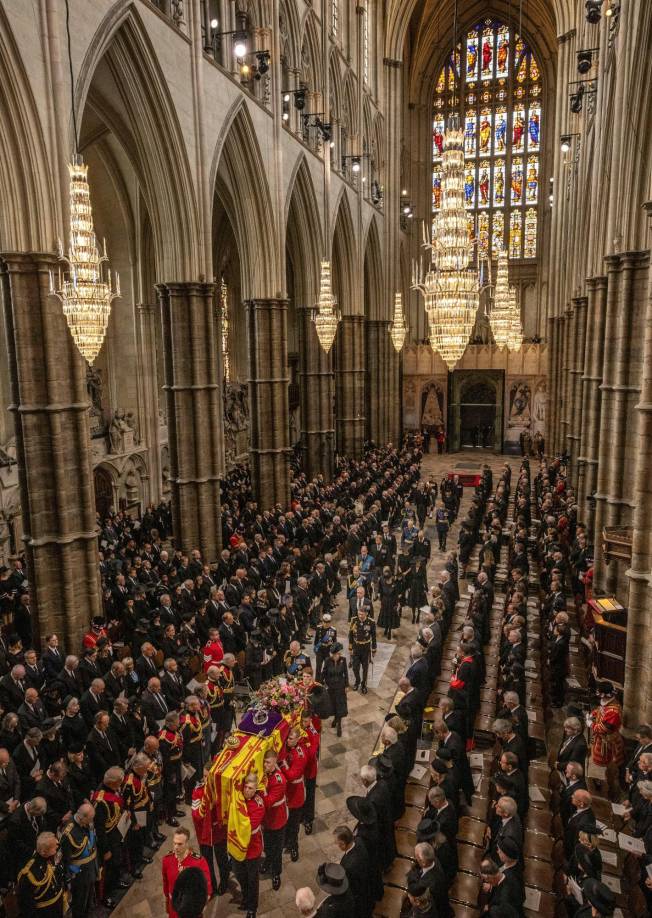El arzobispo de Canterbury, Justin Welby, será quien pronuncie el sermón, antes de que el Reino Unido guarde dos minutos de silencio y se escuche el himno nacional en la abadía.